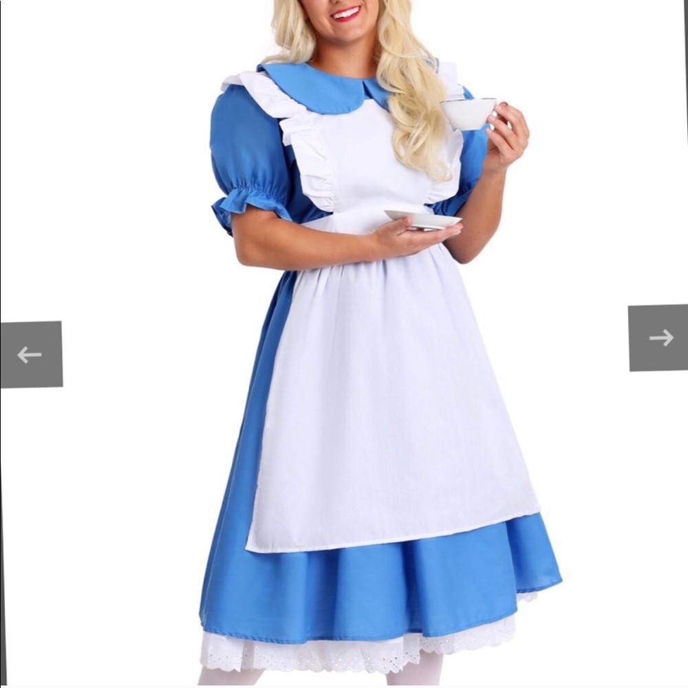 Halloween costume. Alice in wonderland. 3x